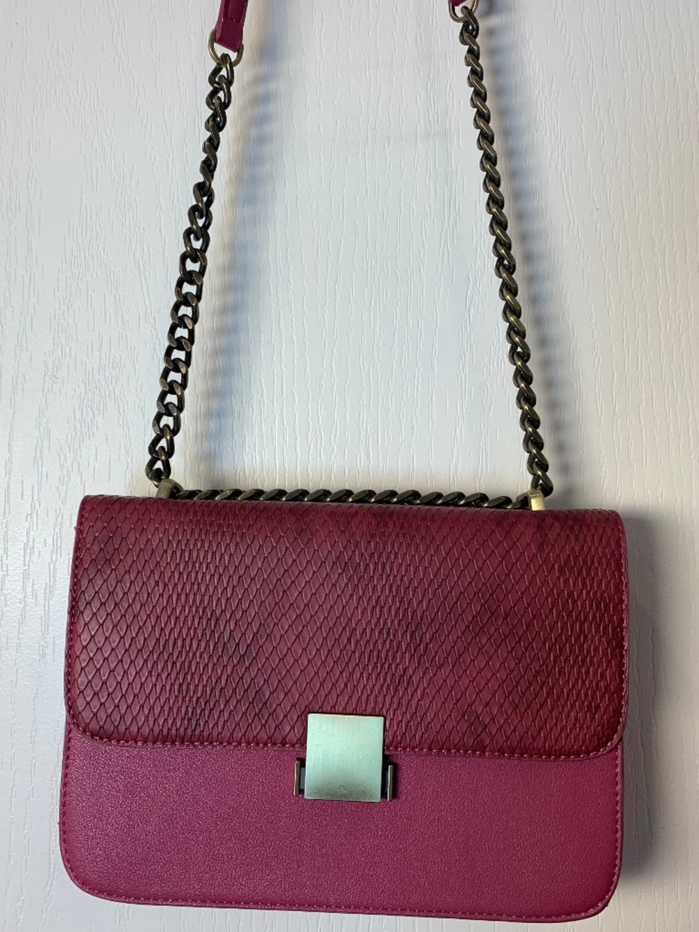 Pixie Mood Vegan Leather Raspberry Crossbody Bag Gold Chain Chic Minimalist